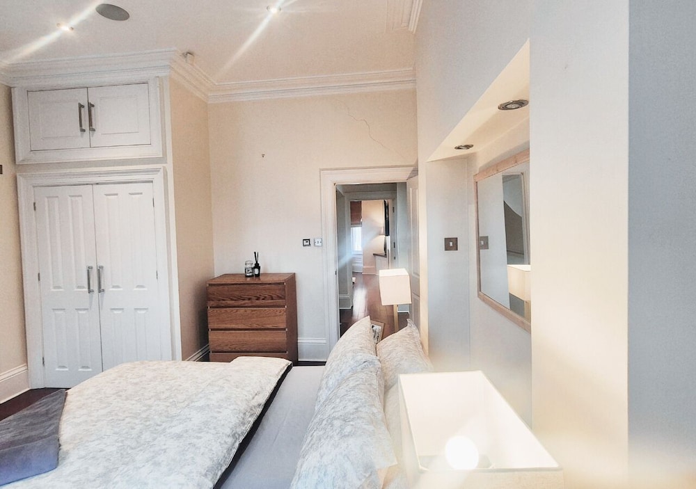 Luxurious & Spacious 2BR