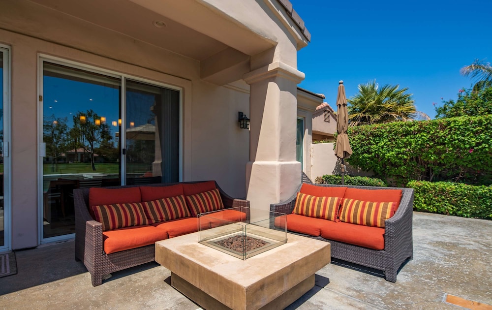 Casa Solara PGA West Pool Spa Firepit