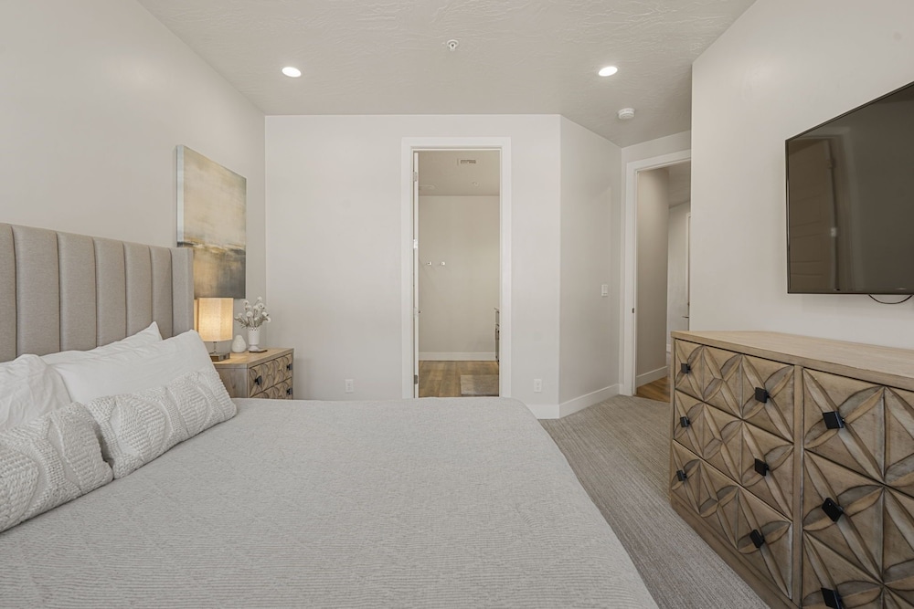 Relax In Style 4 Bedroom Townhouse
