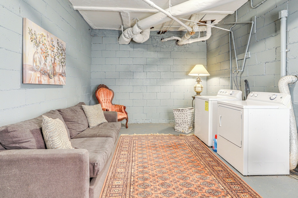 Half-mi to Pool & Golf: Atlanta Home w/ Veranda!