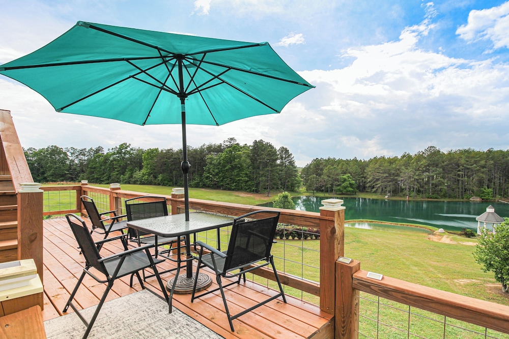 Near Fall Foliage: Retreat w/ Hot Tub in Alabama view 3