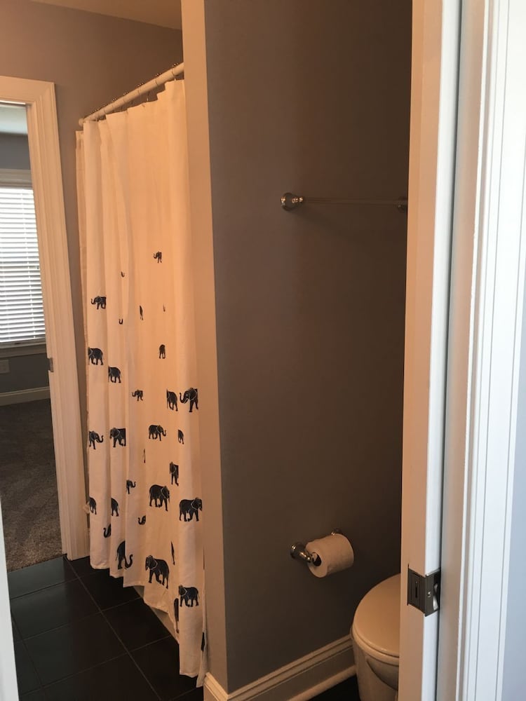 Best Day Ever 4 Bedroom Home by RedAwning