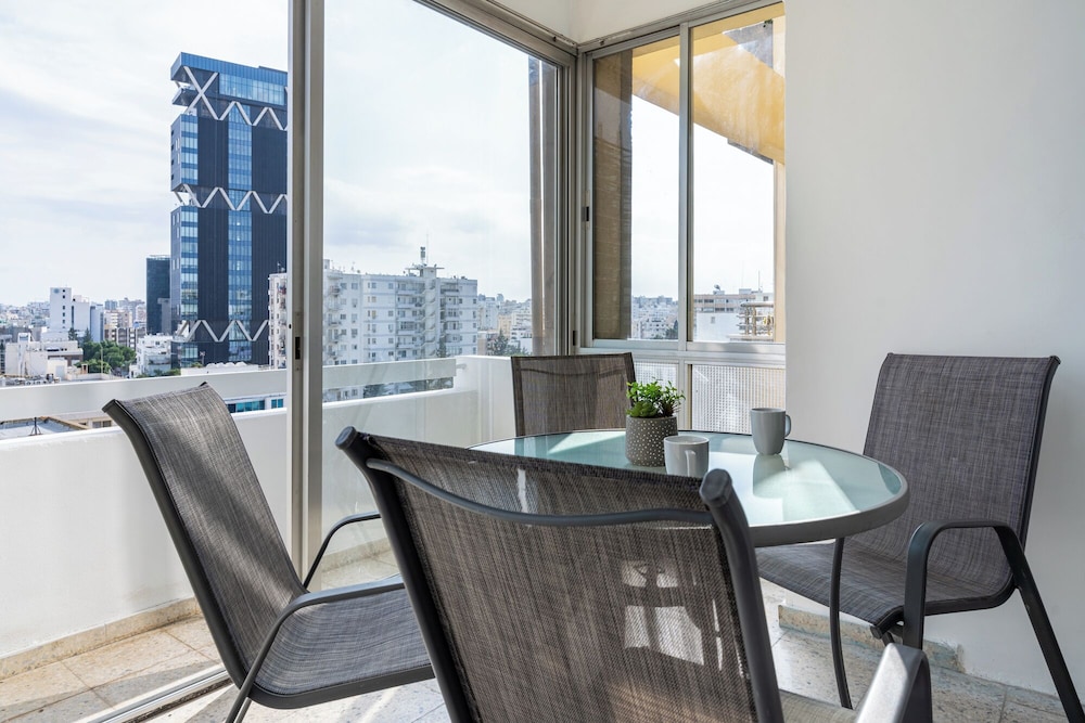 Bastia - Skyline 1-BR Apt in Nicosia