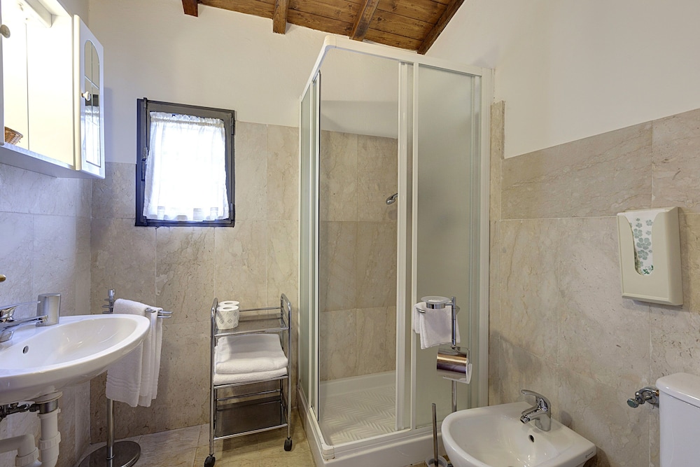 Farm House La Presura view 5