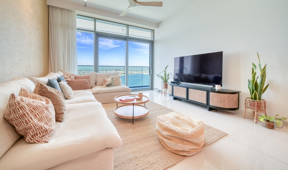 Luxury Sea View Living on Emaar Beachfront