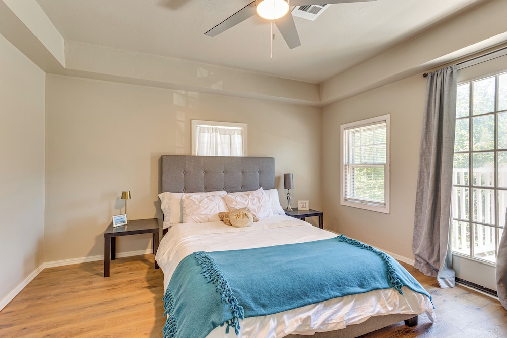 3 Mi to Dtwn Okc: Pet-friendly Paseo Gem!