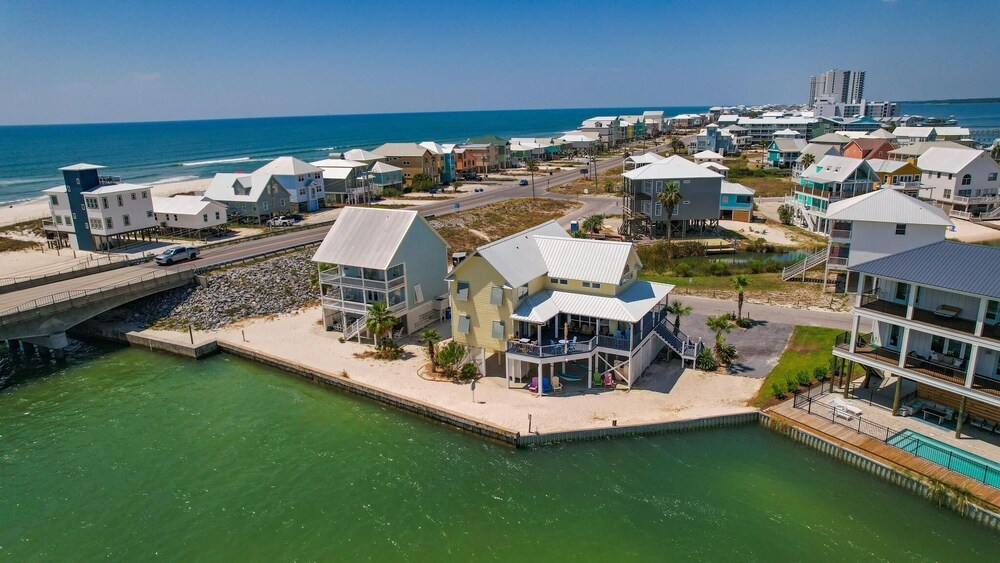 The Pelican 4 Bedroom Home by RedAwning