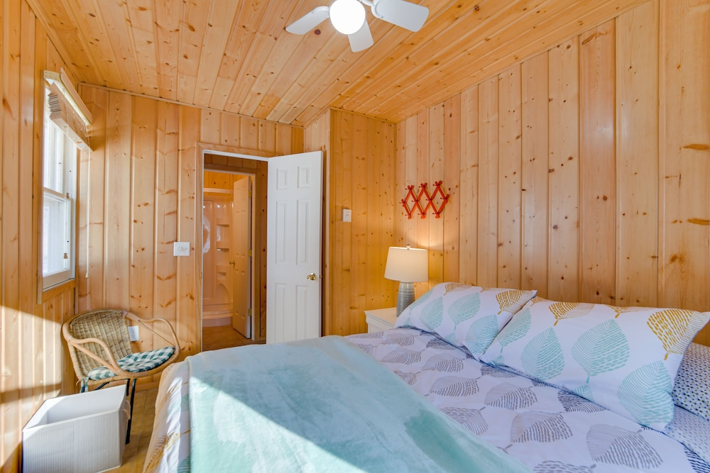 Lakefront Pelican Rapids Cabin w/ Boat Dock!
