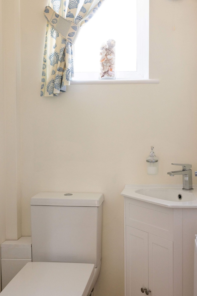 Coastal Comfort for 6 Felpham Beach