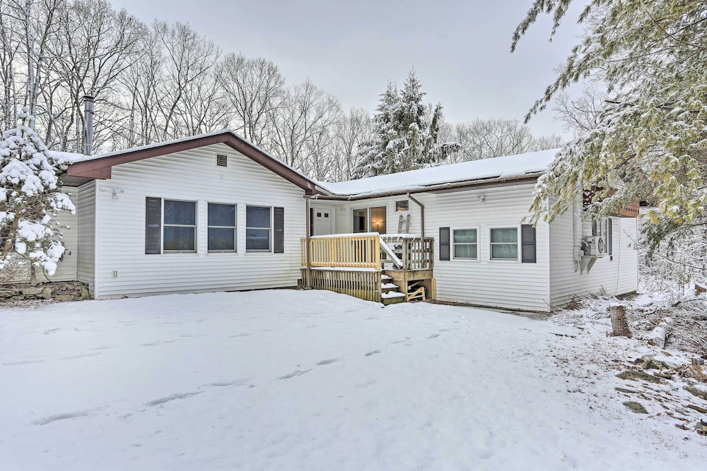 Large Greeley House w/ 2 Game Rooms + Yard! view 5