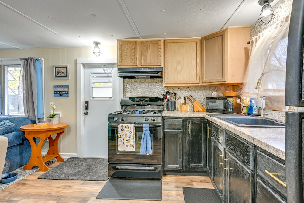 Walk to Lake Huron: Pet-friendly Caseville Cottage - Property Image 21