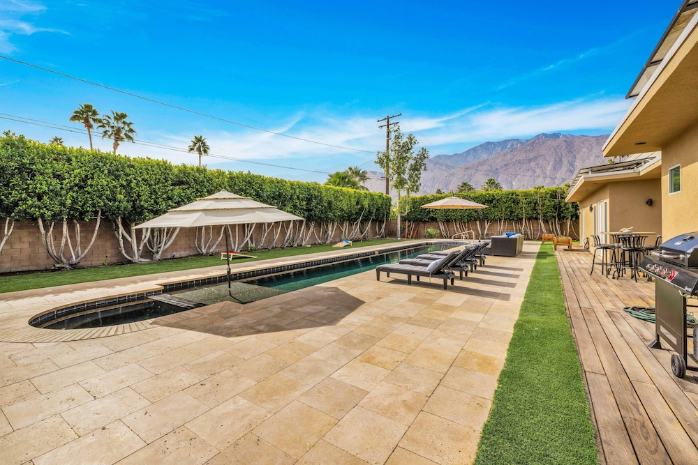 Mid-Century Elegance & Fun in Tahquitz River Estates