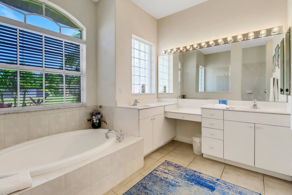 1202 SE 36th St view 3