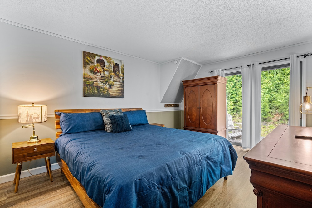 Smoky Everest 4 Bedroom Chalet