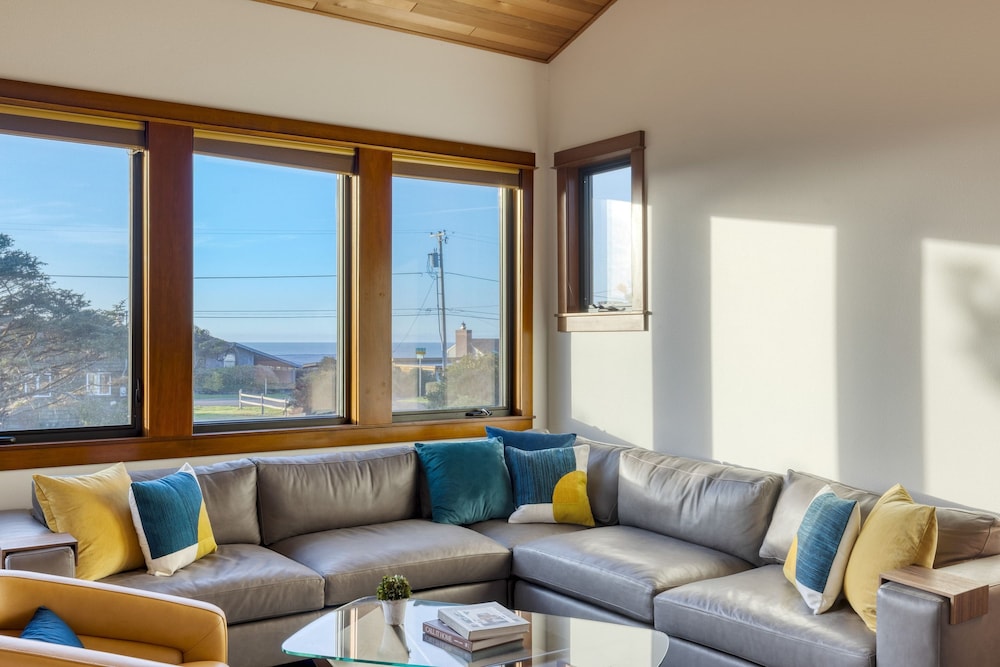 Half Block to Beach w Oceanview Patio Balcony The Shore Pine by Avantstay