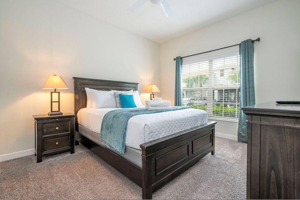 Storey Lake 4 BR With Private Pool