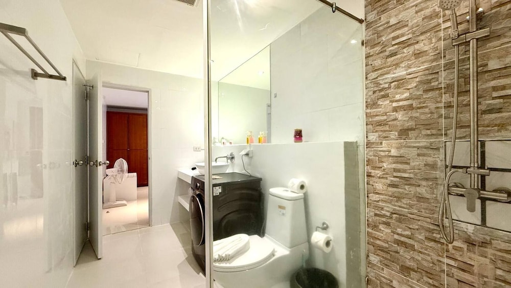 B11 Sunset Plaza Partial Seaview 1 Bedroom 1 Bathroom With Large Jaguzzi