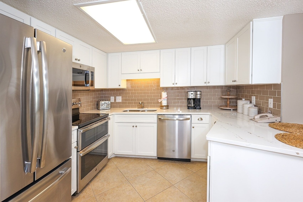 Phoenix East 2 2074 2 Bedroom Condo
