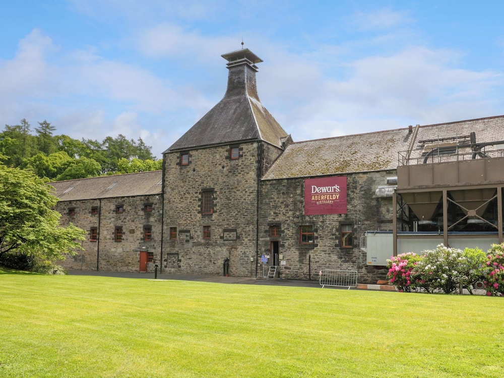 6 Strathtay Lodges