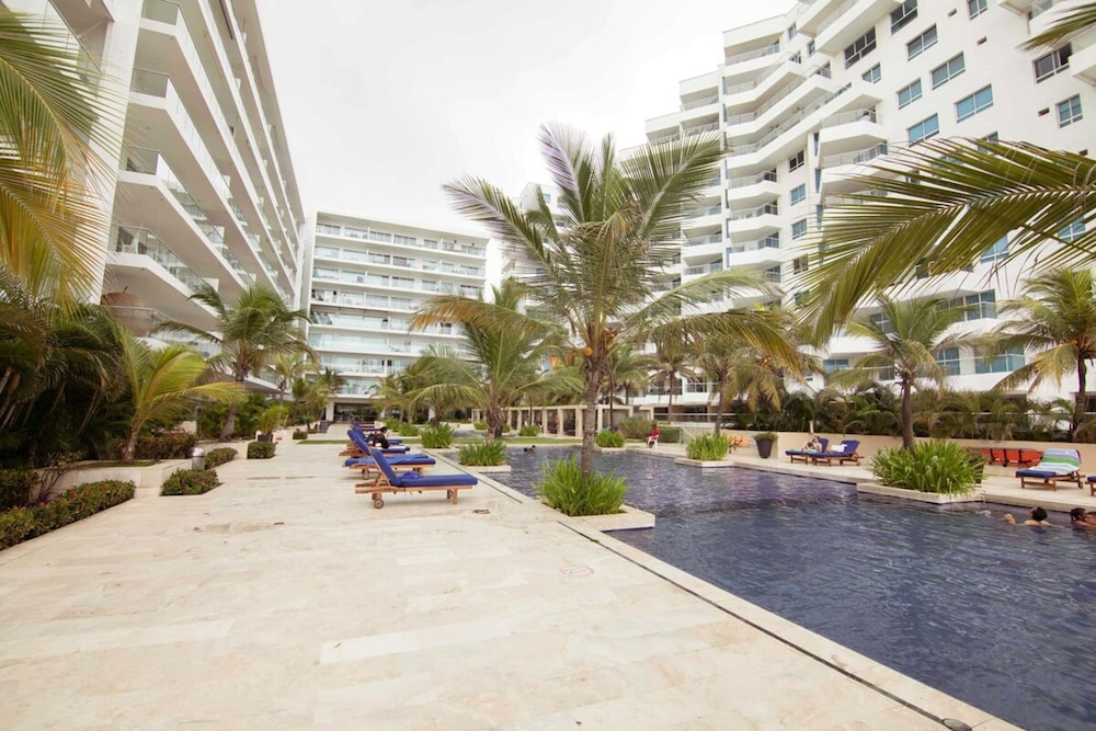 w Cool 4BR With Private Pool n AC in Cartagena