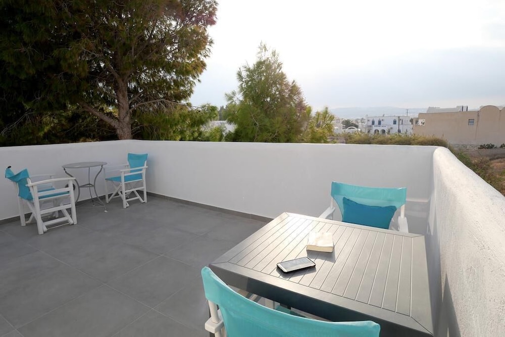 Perissa Blue Dome Rooms view 4