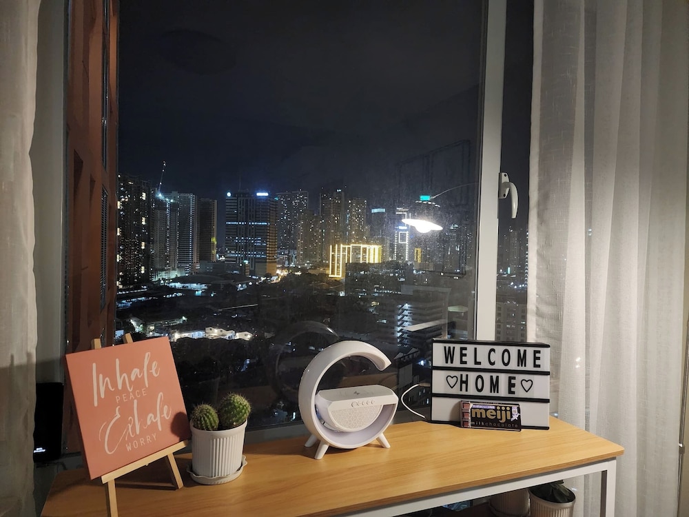 Cozy 1BR Condo in Mandaluyong City With City Skyline View