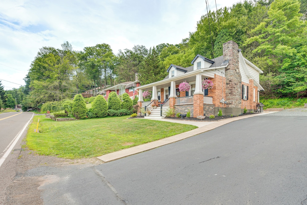 Recently Renovated Harveys Lake Retreat w/ Dock!