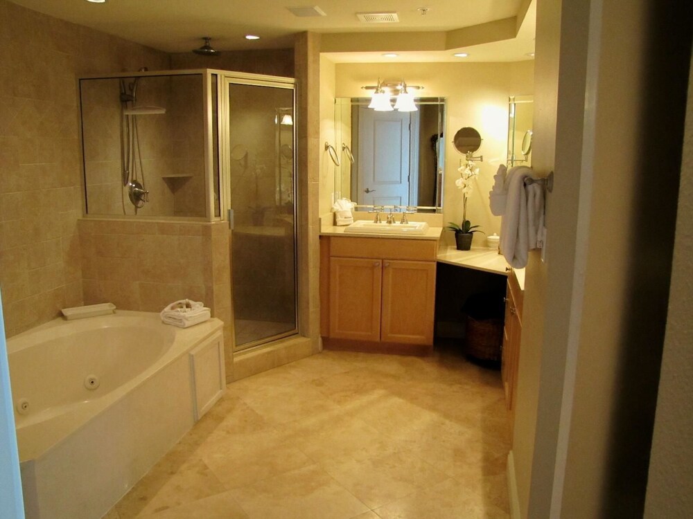 Majestic Sun Condos by Crystal Waters