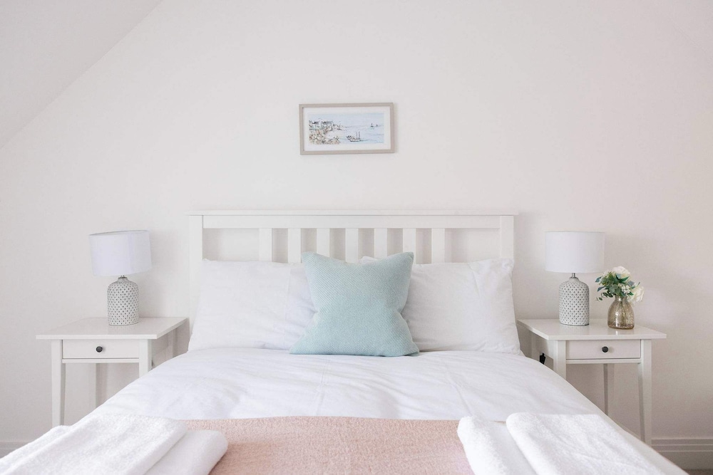 Modern Family Retreat Nr Beaches and Marina