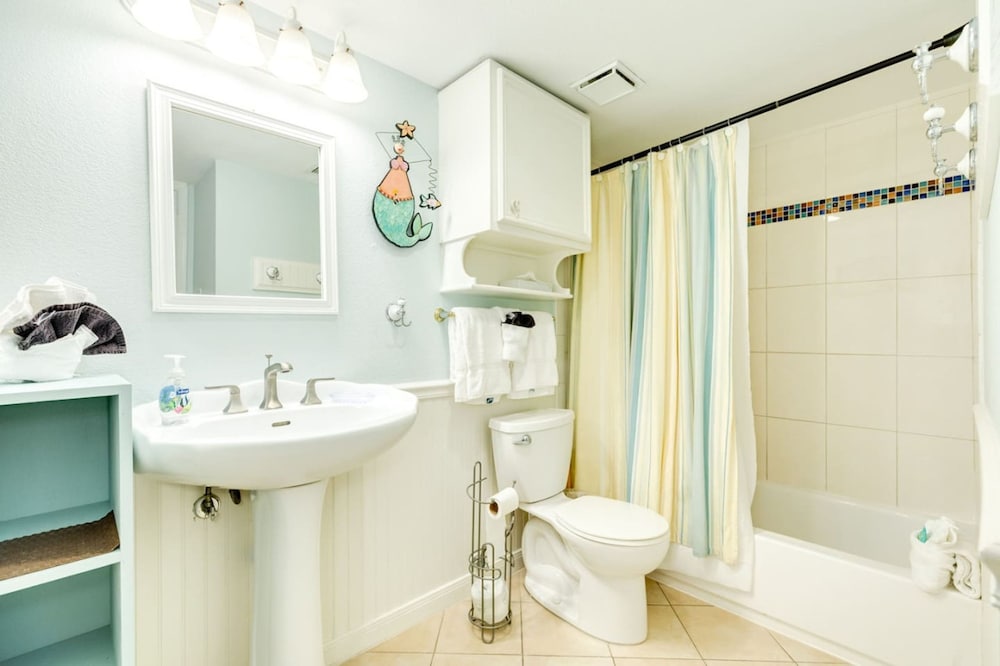Beautiful Blue Heron Sleeps 6 Great Views