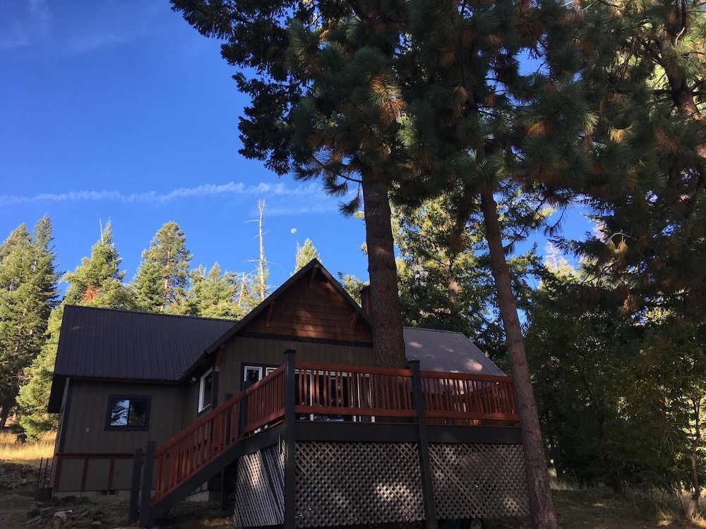 Ashland Vacations - Mountain Pine Cabin - Sleeps 6 - Pet Friendly - Property Image 5