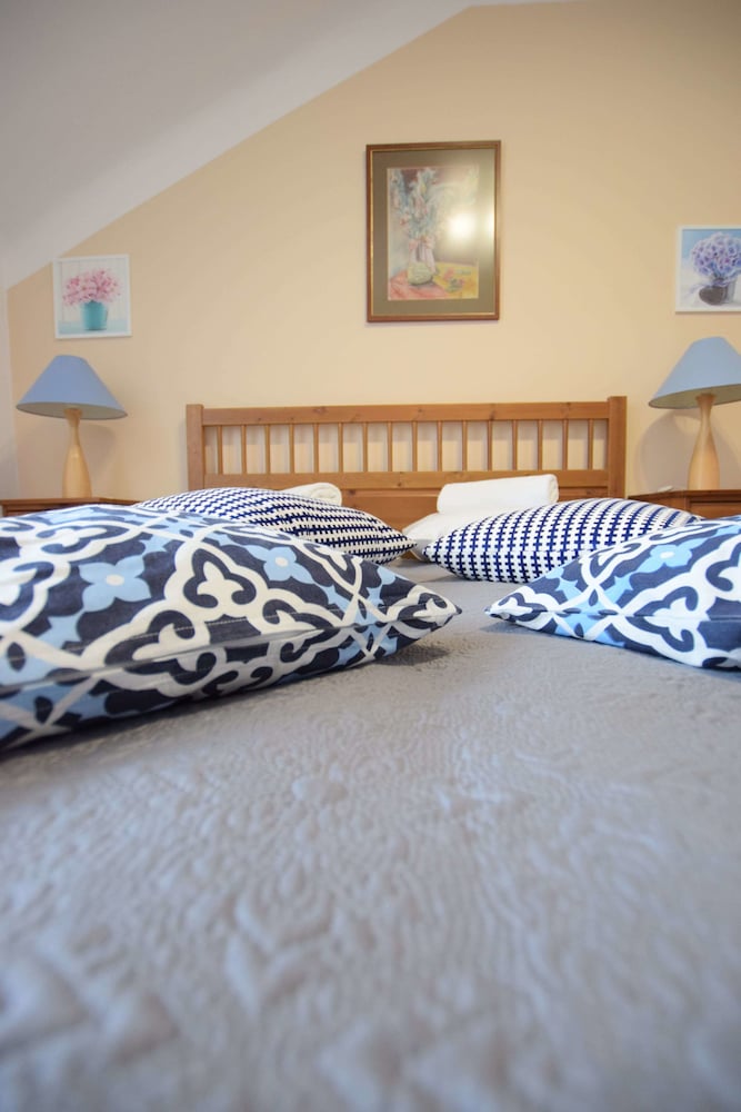Elegant Apartment Market Square view 4