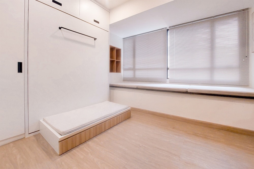 Good Choice And Homey Studio Apartment At Collins Boulevard