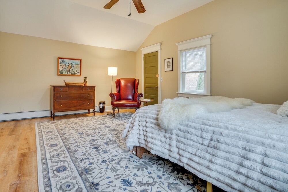< 1 Mi to Xcel Energy Center: Walkable Hideaway!