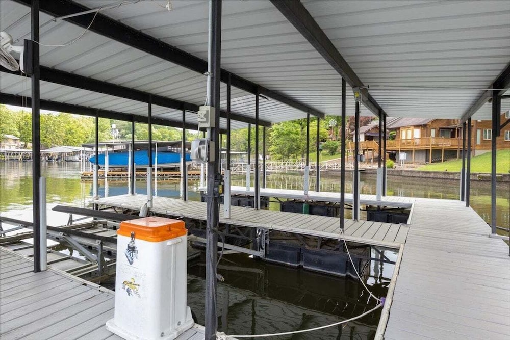 Lakefront Oasis With Skylights & Covered Boat Slip For Extra Adventure