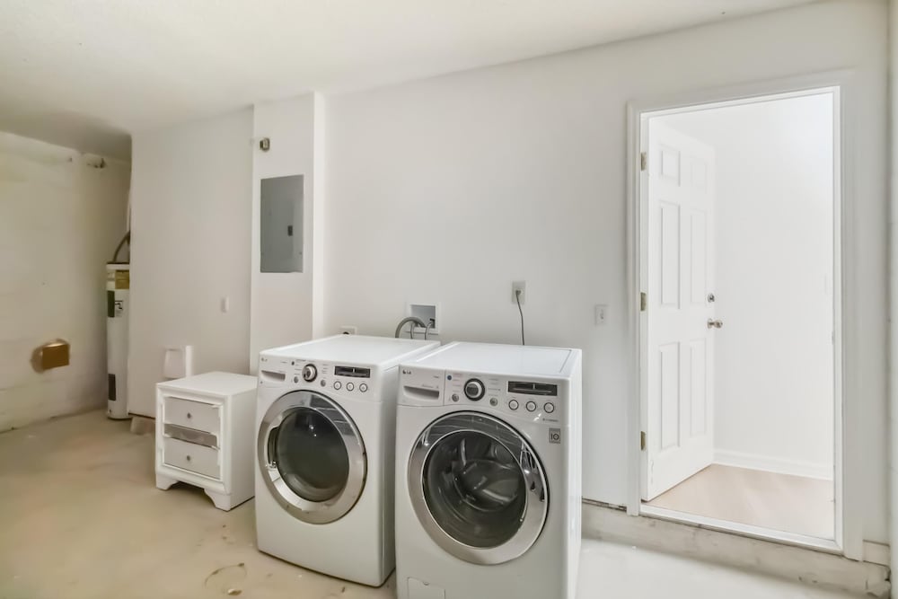 5/3 Private Pool House Near all Famous Attractions!!!