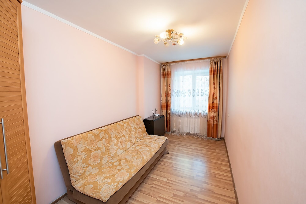 Apartment on Tigrovaya 26-51 view 4