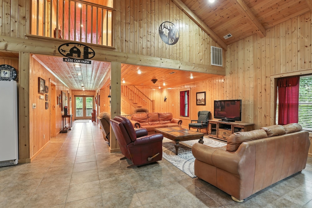 Secluded Mountain Retreat With Stunning Views 4 Bedroom Home