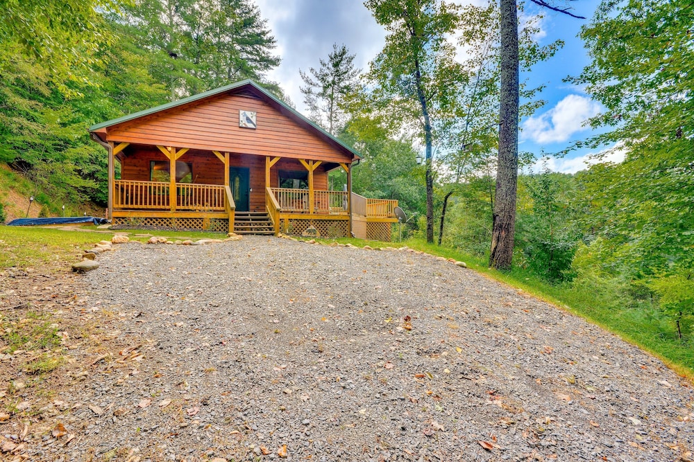 Mtn View + Fire Pit: Pet-friendly Woodlawn Cabin! view 5