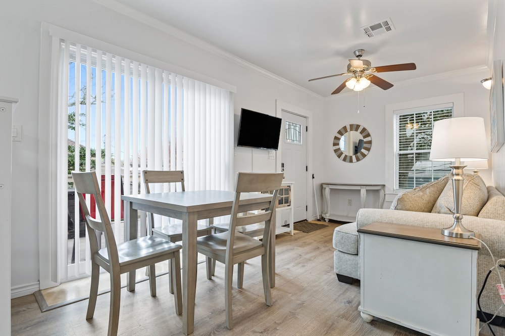 Bungalow On Ave O 1 Bedroom Home