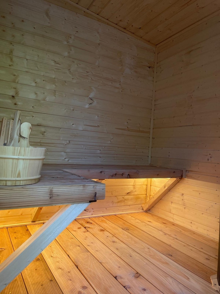 Comfortable Holiday Home With Sauna and Whirlpool