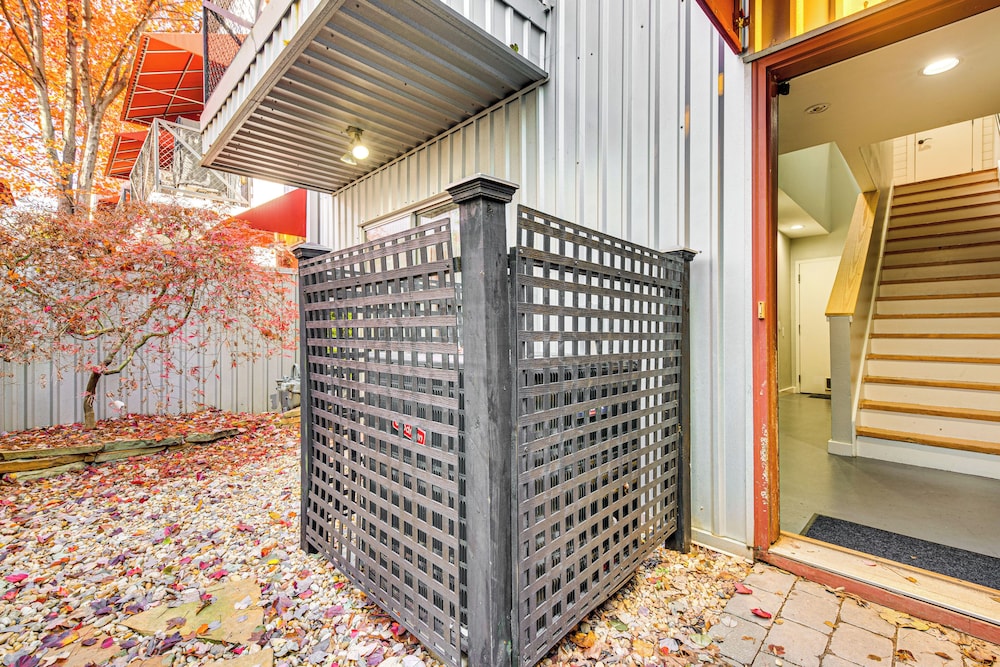 Access to Atlanta Beltline: Spacious Townhome
