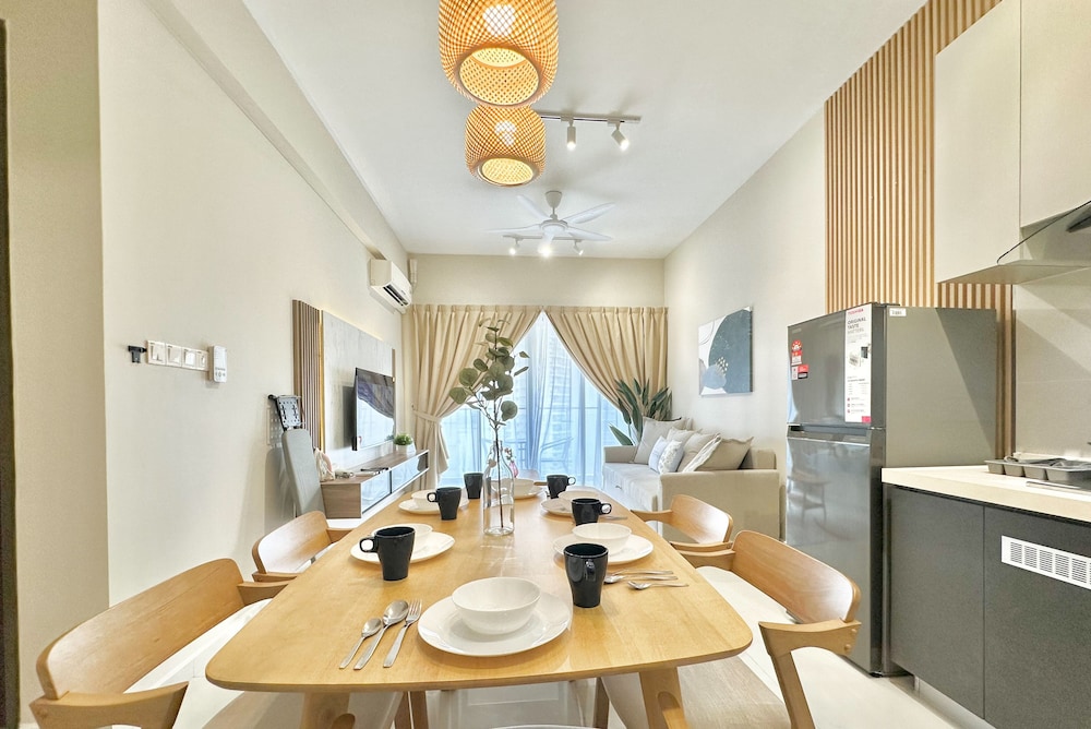 Country Garden Danga Bay Sea View Homestay by Stayrene