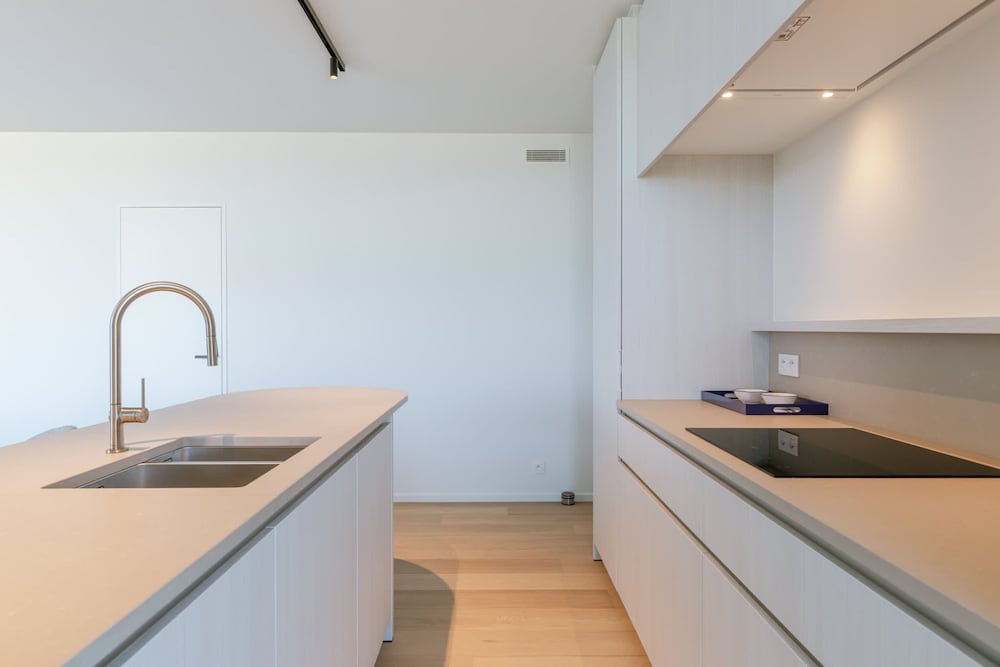 Huswell - Minimalist Coastal Luxury Panoramic View