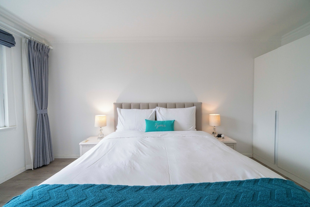 Tyms Xujiahui Prime 2BR APTGarden
