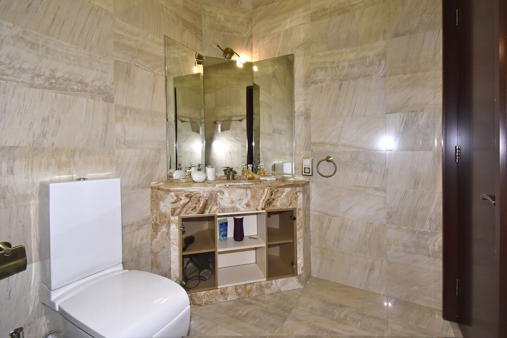 North Ave. Apartments by Luxe Group HH55