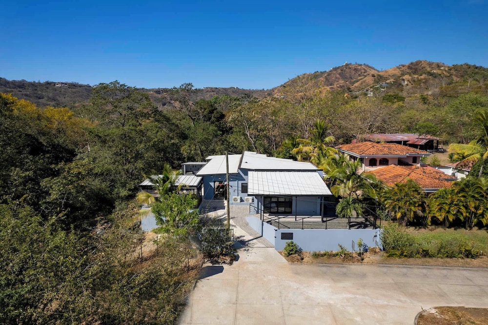 Brand-New 6BD Giant with Private Pool by SPCR
