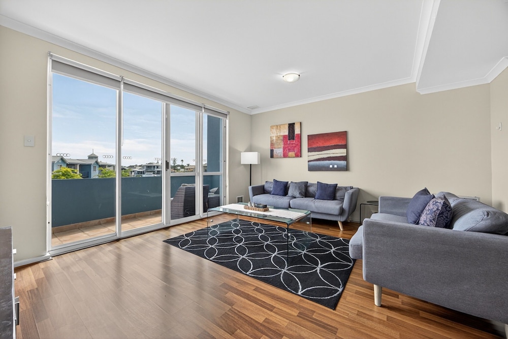 Serene 2-bed Apartment by the Canal