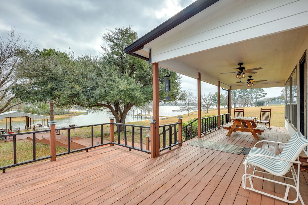 Dock, Decks & Views: Lakefront Cottage
