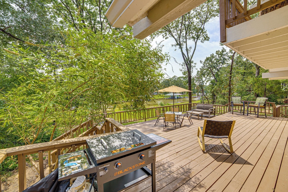 Private Dock: Waterfront Cedar Creek Lake Home